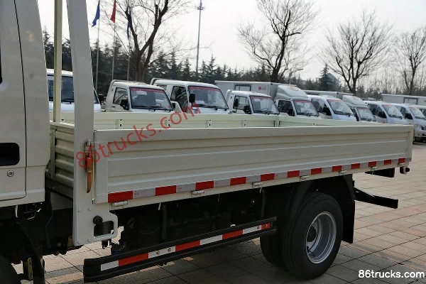 Foton Forland Xiaoka Star 65hp 4X2(6 wheels) 3.3m Single Row Flatbed Light Truck Body (1) | 86Trucks