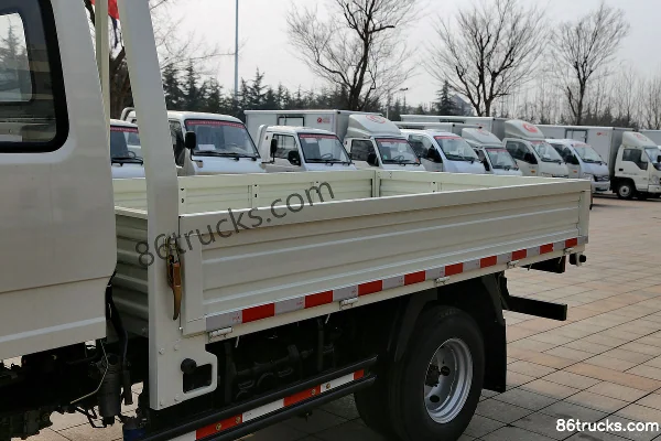 Foton Forland Small Card Star 2 68hp 4X2(6 wheels) 2.7m semi-row flatbed mini truck Body (1) | 86Trucks