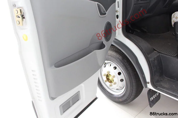 NAVECO Daily A32 129hp Commercial Vehicle Cab (3) | 86Trucks