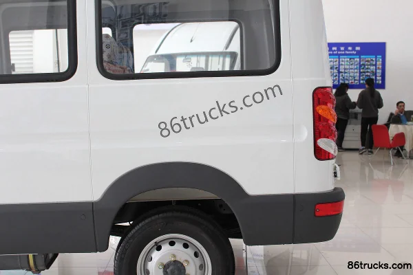 NAVECO Daily A32 129hp Commercial Vehicle Cargo Box (3) | 86Trucks
