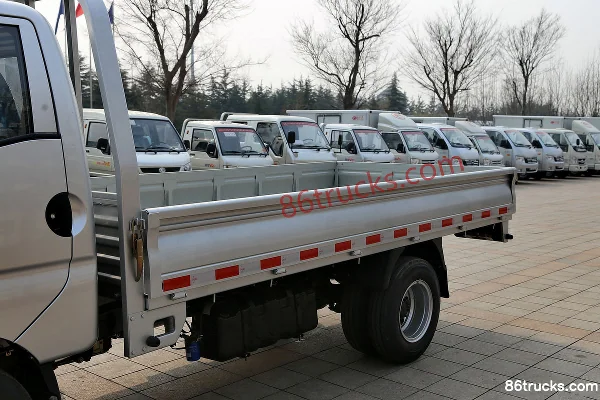 Foton Forland Kangrui K2 82 hp 4X2(6 wheels) 3.7m single-row flatbed light truck Body (1) | 86Trucks