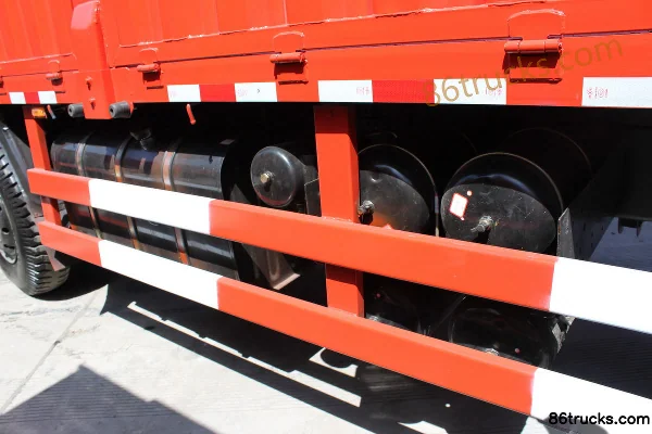 Sinotruk Yuanwei poids lourd 210 ch 6X2(8 roues) camion porteur plateau ridelles 8,6 m Cabine (3) | 86Trucks