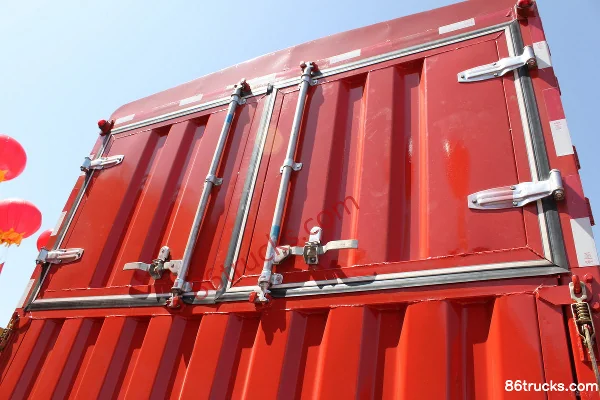 Sinotruk Yuanwei poids lourd 210 ch 6X2(8 roues) camion porteur plateau ridelles 8,6 m Châssis (2) | 86Trucks