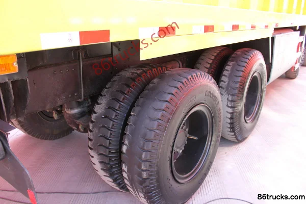 Sinotruk Yuanwei poids lourd 280 ch 8X4(12 roues) camion benne 7,4 m Cabine (3) | 86Trucks
