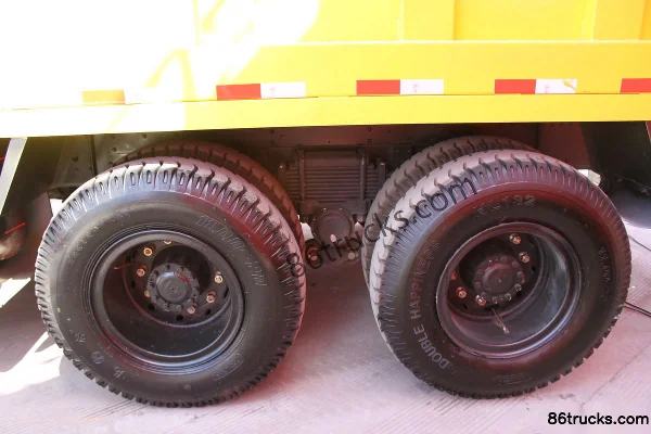 Sinotruk Yuanwei poids lourd 280 ch 8X4(12 roues) camion benne 7,4 m Cabine (1) | 86Trucks