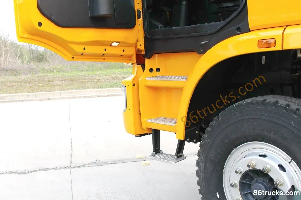 Union Truck U340 340 hp 6X4(10 wheels) 5.8m Dump Truck (Fuhua wheel hub reduction axle) Cab (2) | 86Trucks