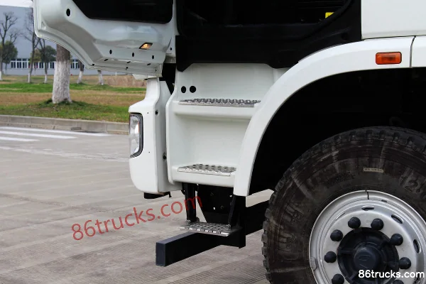 Union Truck U300 300 ch 8X4(12 roues) camion benne 6 m Cabine (2) | 86Trucks