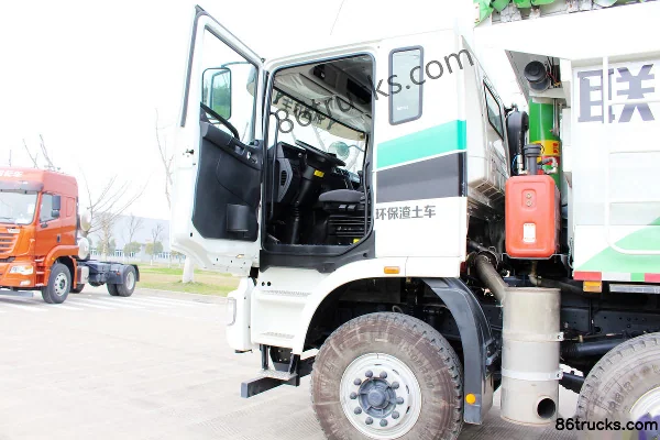 Union Truck U300 300 ch 8X4(12 roues) camion benne 6 m Cabine (1) | 86Trucks