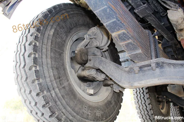 Union Truck U300 300 ch 8X4(12 roues) camion benne 6 m Châssis (1) | 86Trucks