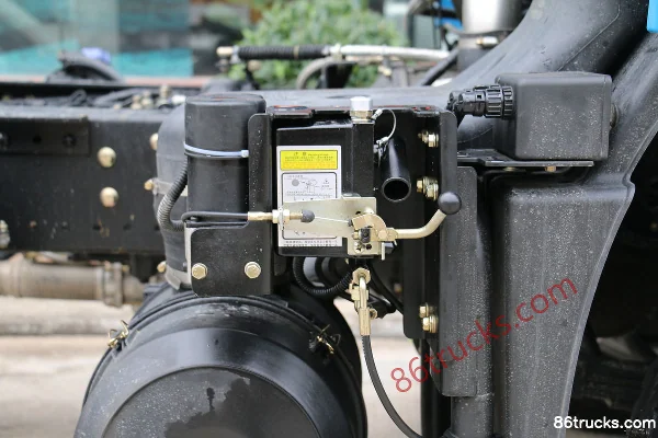 Dayun Fengchi Medium Truck 220 hp 4X2(6 wheels) 6.75m Flatbed Cargo Truck Chassis (3) | 86Trucks