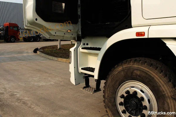Union Truck U380 380 hp 8X4(12 wheels) Powder Material Truck Cab (3) | 86Trucks
