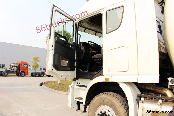 Union Truck U380 380 hp 8X4(12 wheels) Powder Material Truck Cab (2) | 86Trucks