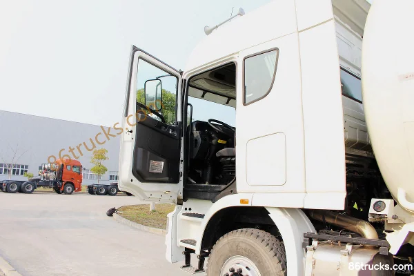 Union Truck U380 380 hp 8X4(12 wheels) Powder Material Truck Cab (1) | 86Trucks