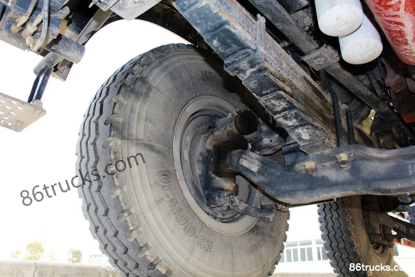 Union Truck U380 380 hp 8X4(12 wheels) Powder Material Truck Chassis (1) | 86Trucks