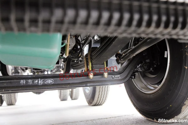 FAW Jiefang J6M heavy truck 370 hp 6X2(8 wheels) tractor truck Chassis (3) | 86Trucks