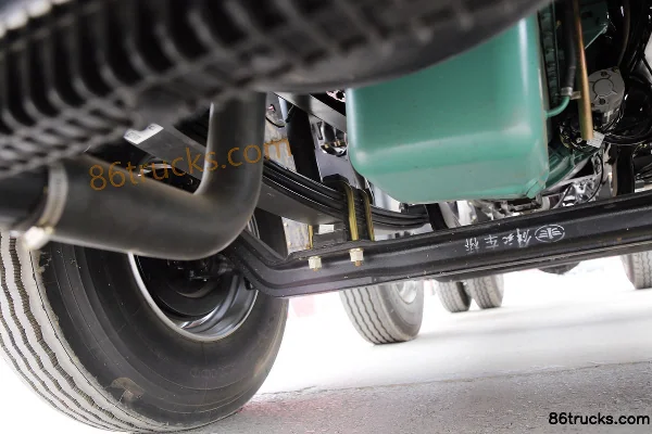 FAW Jiefang J6M heavy truck 370 hp 6X2(8 wheels) tractor truck Chassis (2) | 86Trucks