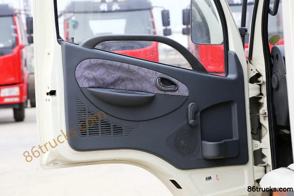 Dongfeng Yuhu 112 hp 4X2(6 wheels) Gasoline/CNG 4.2m single-row van light truck (DFD5032XXYLN1) Cab (2) | 86Trucks