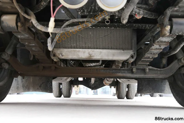 Dongfeng Yuhu 112 hp 4X2(6 wheels) Gasoline/CNG 4.2m single-row van light truck (DFD5032XXYLN1) Chassis (1) | 86Trucks