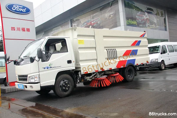 JMC Xinshunda 109 hp 4X2(6 wheels) Sweeper Truck (Huawei Chiled Brand) Exterior (3) | 86Trucks