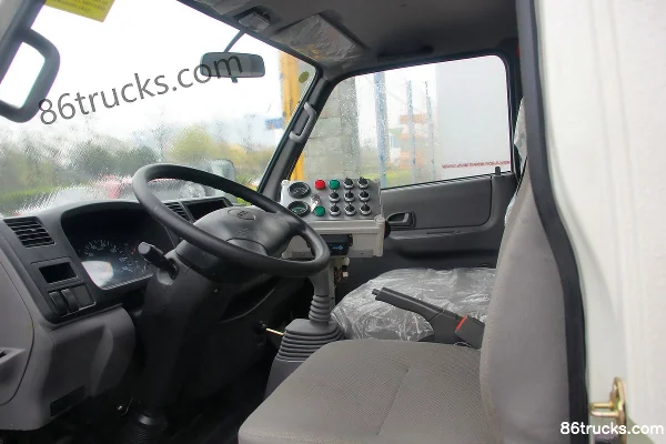 JMC Xinshunda 109 hp 4X2(6 wheels) Sweeper Truck (Huawei Chiled Brand) Cab (1) | 86Trucks