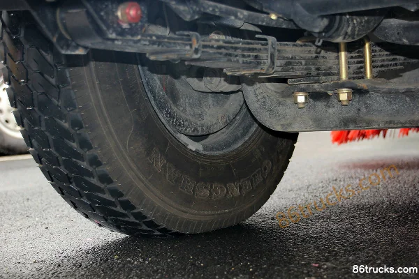 JMC Xinshunda 109 hp 4X2(6 wheels) Sweeper Truck (Huawei Chiled Brand) Chassis (2) | 86Trucks