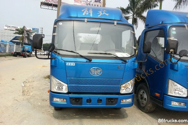 FAW Jiefang J6F 110 hp 4X2(6 wheels) 3300 wheelbase single cab light truck chassis Exterior (2) | 86Trucks