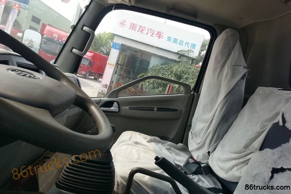 FAW Jiefang J6F 110 hp 4X2(6 wheels) 3300 wheelbase single cab light truck chassis (2) | 86Trucks