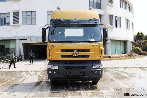 Dongfeng Liuqi Chenglong M5 Heavy Truck 330 hp 4X2(6 wheels) Tractor Truck Exterior (2) | 86Trucks