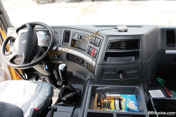Dongfeng Liuqi Chenglong M5 Heavy Truck 330 hp 4X2(6 wheels) Tractor Truck Cab (3) | 86Trucks