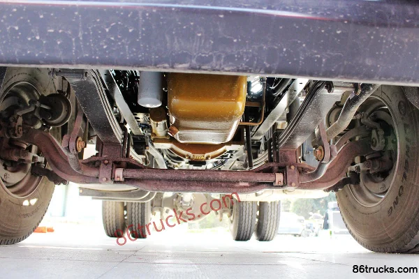 Dongfeng Liuqi Chenglong M5 Heavy Truck 330 hp 4X2(6 wheels) Tractor Truck Chassis (2) | 86Trucks