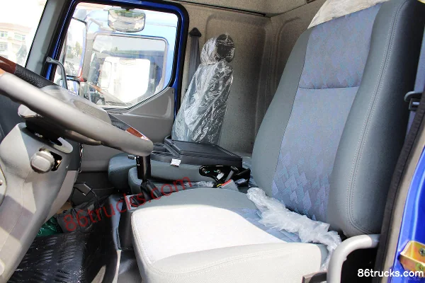 Dongfeng Liuqi Chenglong M3 medium truck 160hp 4X2(6 wheels) 5100 wheelbase 6.8m cargo truck chassis Cab (3) | 86Trucks