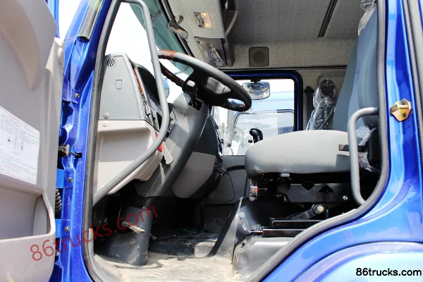 Dongfeng Liuqi Chenglong M3 medium truck 160hp 4X2(6 wheels) 5100 wheelbase 6.8m cargo truck chassis Cab (2) | 86Trucks