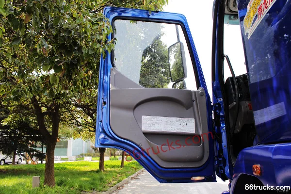 Dongfeng Liuqi Chenglong M3 medium truck 160hp 4X2(6 wheels) 5100 wheelbase 6.8m cargo truck chassis Cab (1) | 86Trucks