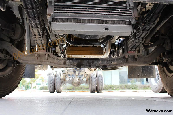 Dongfeng Liuqi Chenglong M3 medium truck 160hp 4X2(6 wheels) 5100 wheelbase 6.8m cargo truck chassis (1) | 86Trucks