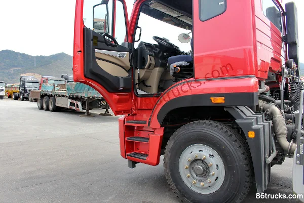 Sinotruk Howo Han J7B heavy truck 380 hp 6X4(10 wheels) dangerous goods tractor truck Cab (1) | 86Trucks