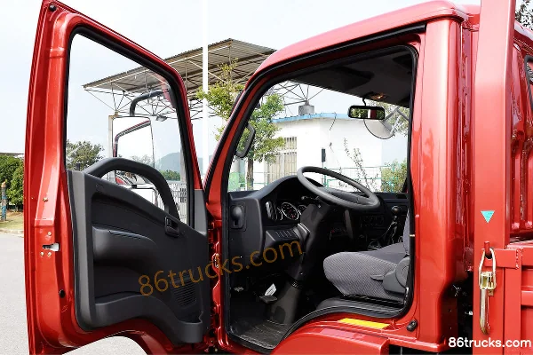 Yuejin Shangjun X500-33 125 hp 4X2(6 wheels) 4.24m Single-row Flatbed Light Truck Cab (1) | 86Trucks