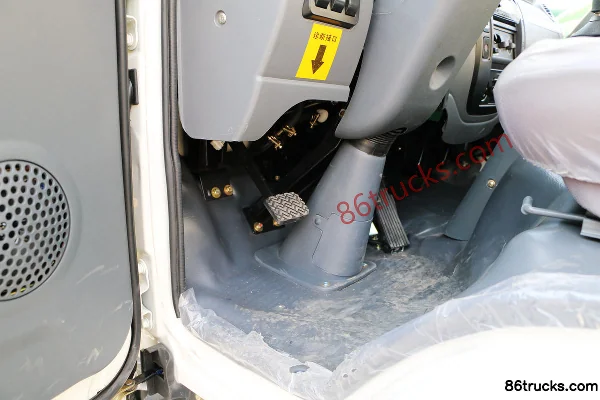 Kama Jinyunka 87 hp 4X2(6 wheels) 4.04m single-row flatbed light truck Cab (3) | 86Trucks