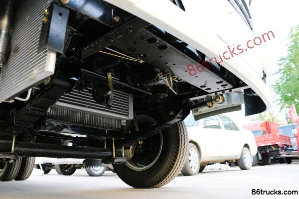 Kama Jinyunka 87 hp 4X2(6 wheels) 4.04m single-row flatbed light truck Chassis (1) | 86Trucks