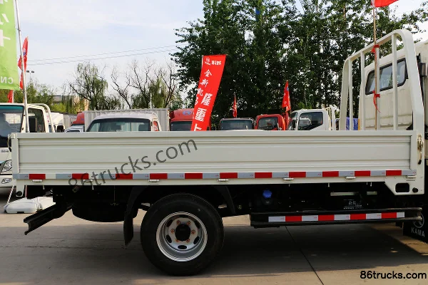 Kama Jinyunka 87 hp 4X2(6 wheels) 4.04m single-row flatbed light truck Official Photos (3) | 86Trucks