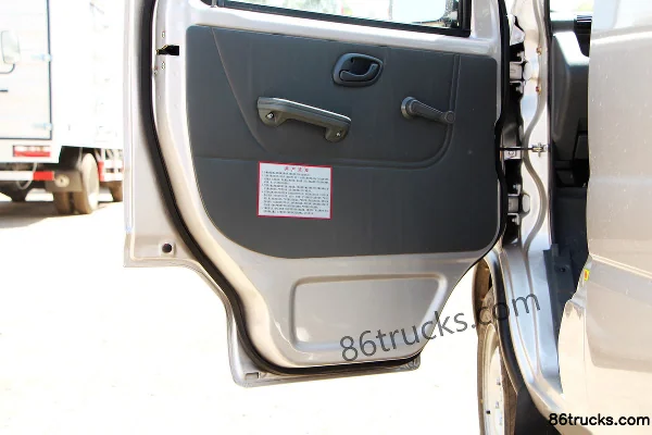 Dongfeng T3 (formerly Xiaobawang W) 87hp 4X2(6 wheels) 2.2m Double Row Flatbed Mini Truck Cab (3) | 86Trucks