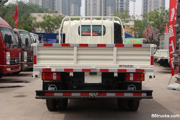 Kama Kaijie 113 hp 4X2(6 wheels) 4.2m Single Row Flatbed Light Truck Exterior (3) | 86Trucks