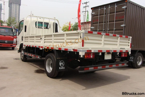 Kama Kaijie 113 hp 4X2(6 wheels) 4.2m Single Row Flatbed Light Truck Exterior (2) | 86Trucks