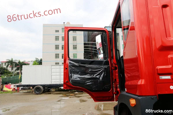 Dongfeng (Yuanchuangpu) Medium Truck 160 hp 4X2(6 wheels) 5700mm wheelbase cargo truck chassis (Yuchai) Cab (1) | 86Trucks