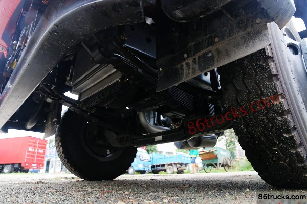 Dongfeng (Yuanchuangpu) Medium Truck 160 hp 4X2(6 wheels) 5700mm wheelbase cargo truck chassis (Yuchai) (3) | 86Trucks