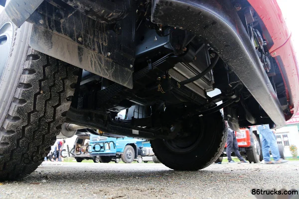 Dongfeng (Yuanchuangpu) Medium Truck 160 hp 4X2(6 wheels) 5700mm wheelbase cargo truck chassis (Yuchai) (1) | 86Trucks