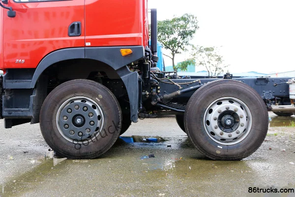 Dongfeng Chuangpu Heavy Truck 220 hp 6X2(8 wheels) Cargo Truck Chassis (3) | 86Trucks