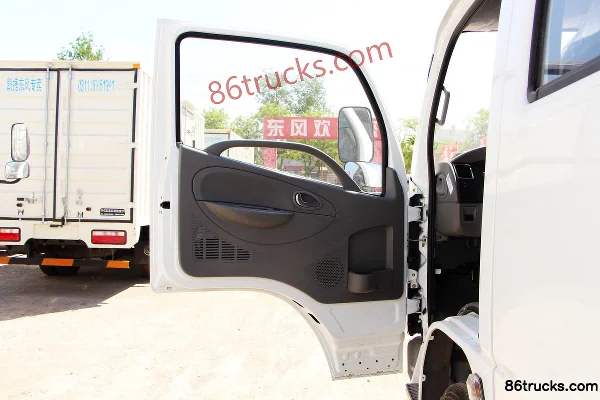 Dongfeng Duolika D5 2018 88hp 4X2(6 wheels) 2.4m double-row flatbed light truck Cab (1) | 86Trucks