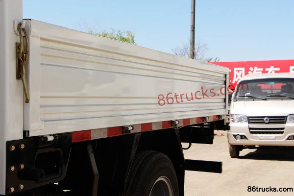 Dongfeng Duolika D5 2018 88hp 4X2(6 wheels) 2.4m double-row flatbed light truck Body (2) | 86Trucks