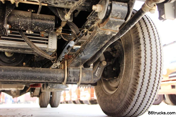 Dongfeng 103 hp 4X2(6 wheels) 2.1m double-row flatbed mini truck Chassis (3) | 86Trucks