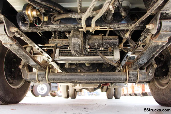 Dongfeng 103 hp 4X2(6 wheels) 2.1m double-row flatbed mini truck Chassis (1) | 86Trucks